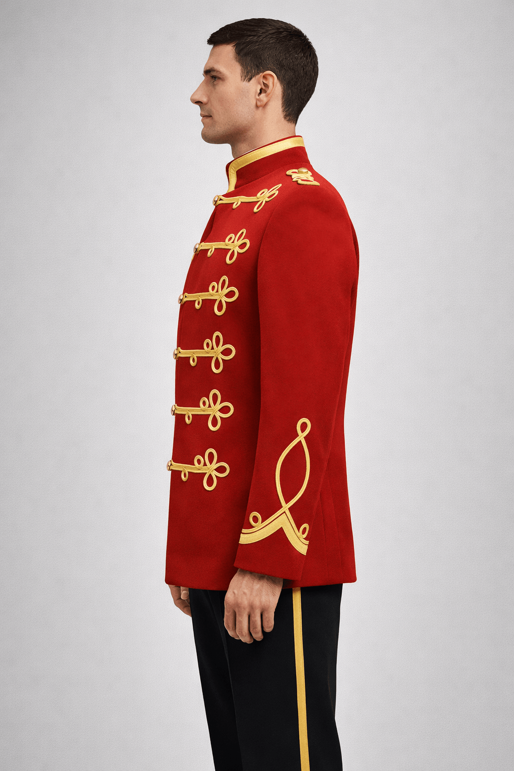 Ceremoniële rode uniformjas met gouden passamenten zijaanzicht